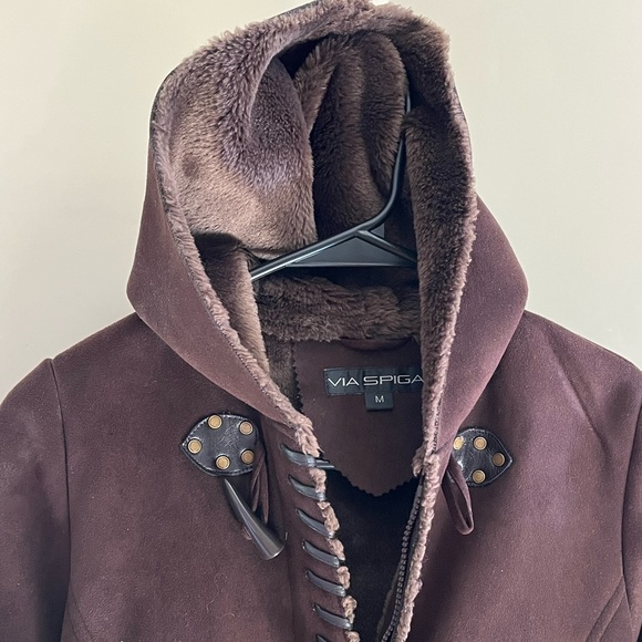 Adorable and warm coat. 🎄 - Picture 2 of 3